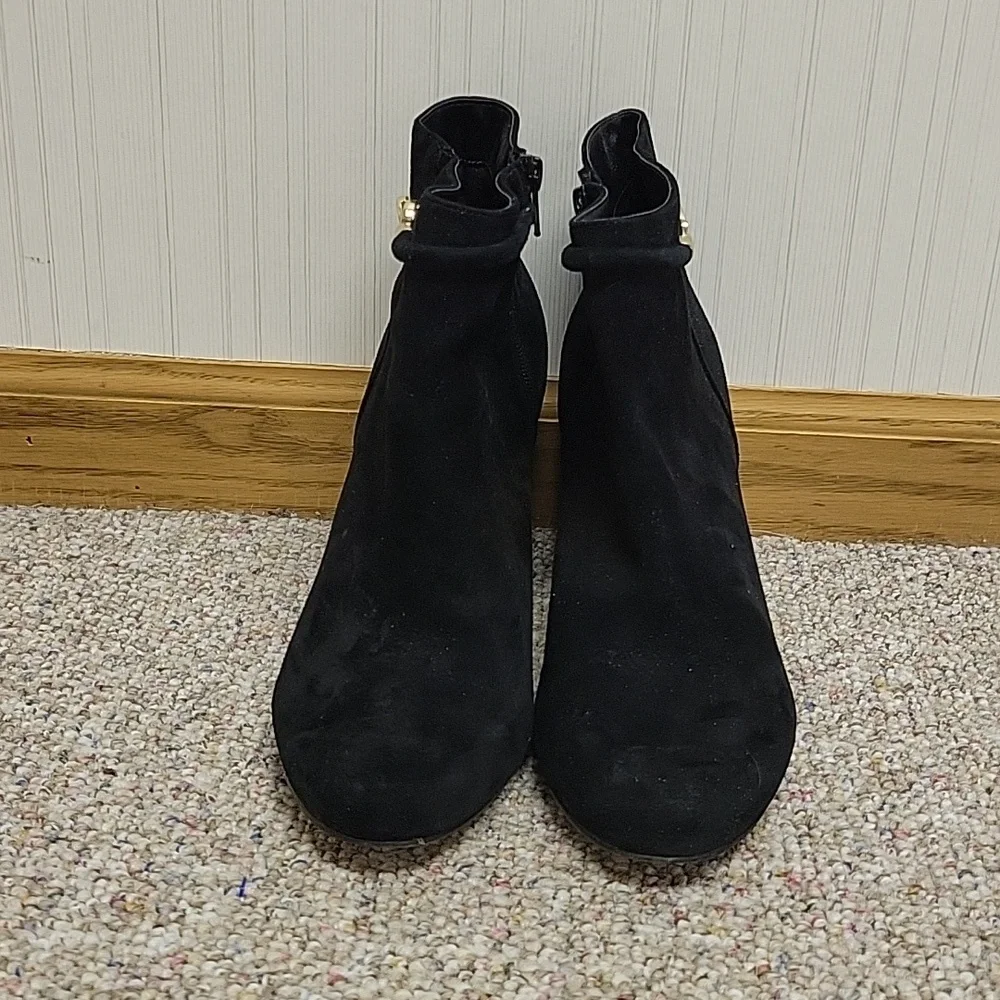 Bella Vita Diaz Black Heeled Ankle Boots w/ Gold Accent Suede 10WW. Indie Office